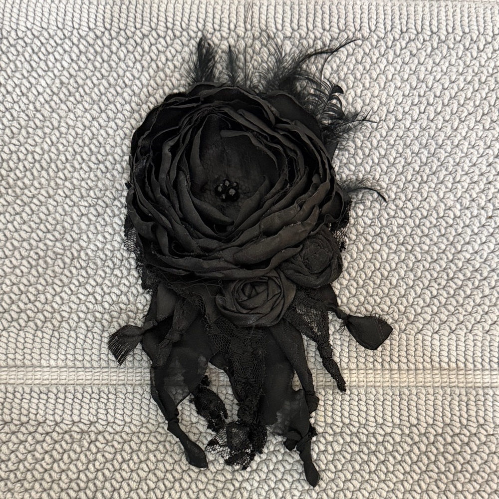 Elegant Black Floral Layered Flower Pin Brooch Like New